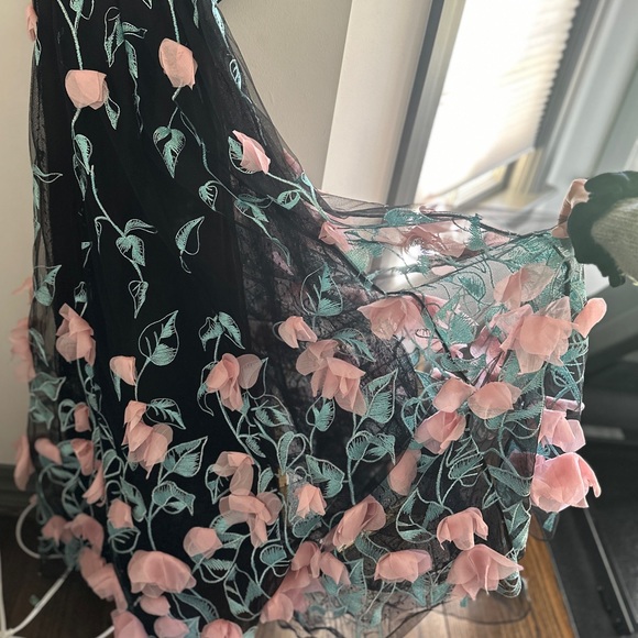 Marchesa Notte 3d floral embelished gown - Picture 7 of 7